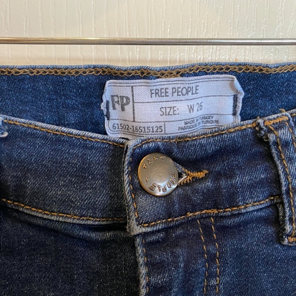 Free People Frayed Skinny Jeans - Size 26 - Picture 3 of 5